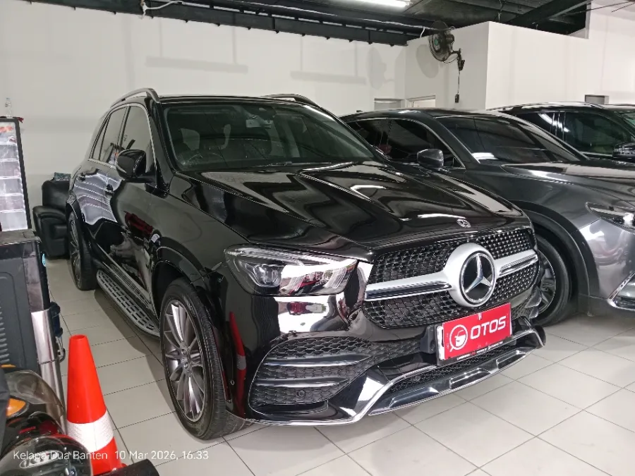 Foto Mobil Bekas Kanan Depan Mercedes-Benz GLE450 3.0 4MATIC AMG Line tahun 2019
