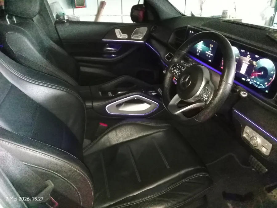 Foto Mobil Bekas Kabin Depan Mercedes-Benz GLE450 3.0 4MATIC AMG Line tahun 2020