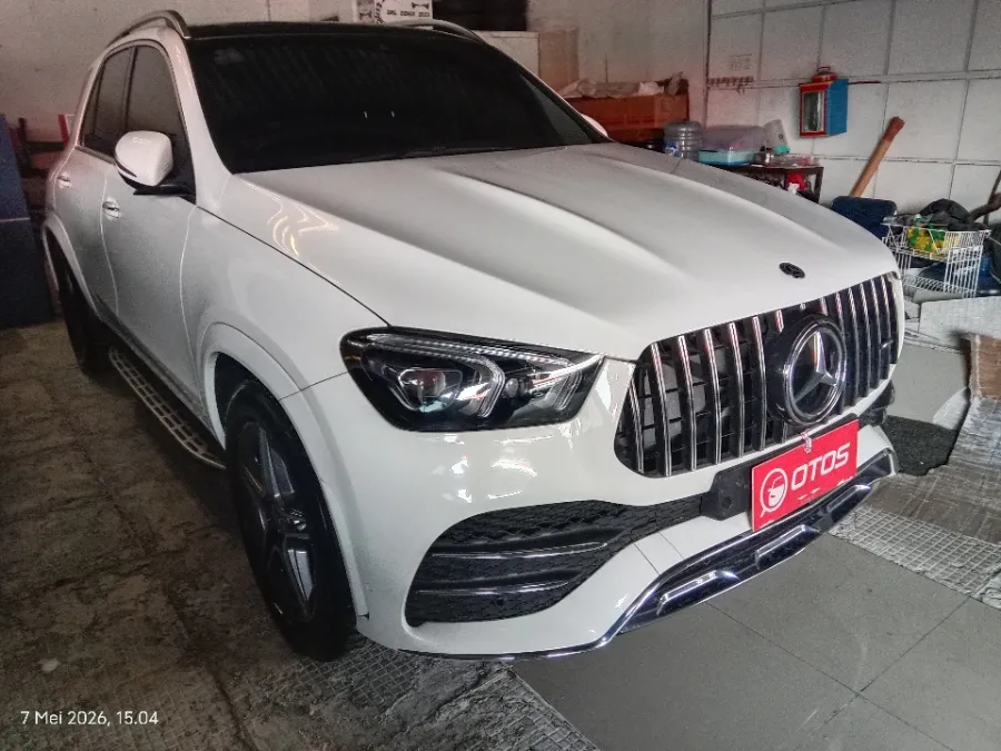 Foto Mobil Bekas Kanan Depan Mercedes-Benz GLE450 3.0 4MATIC AMG Line tahun 2020