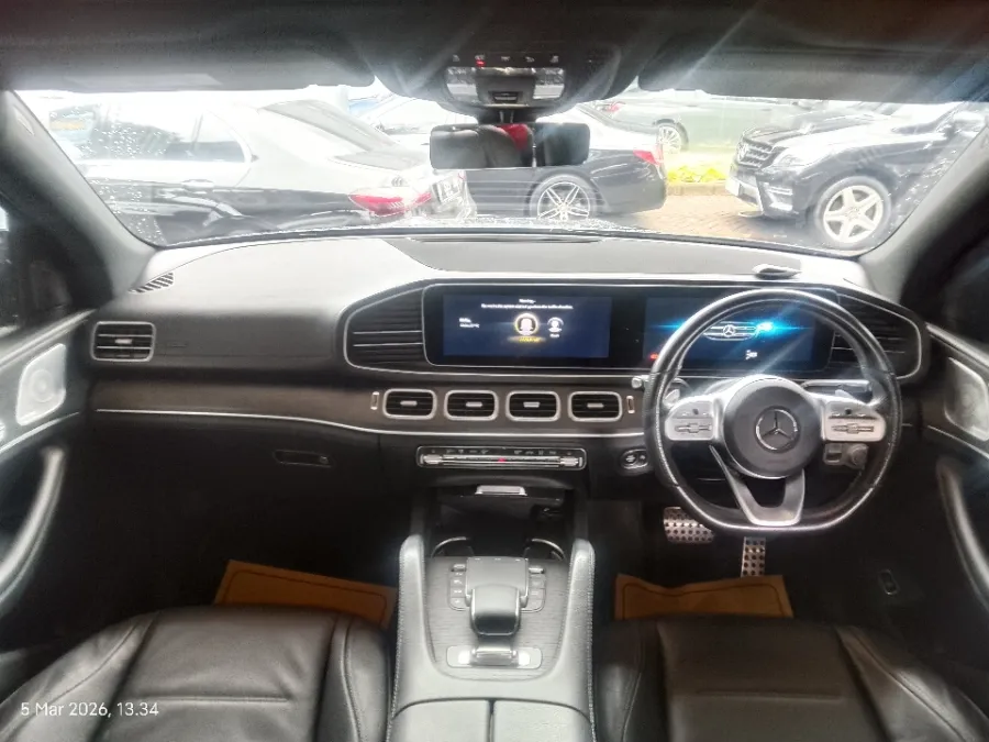 Foto Mobil Bekas Dashboard Mercedes-Benz GLE450 3.0 4MATIC AMG Line tahun 2021