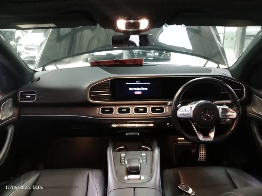 Foto Mobil Bekas Dashboard Mercedes-Benz GLE450 3.0 4MATIC AMG Line tahun 2021