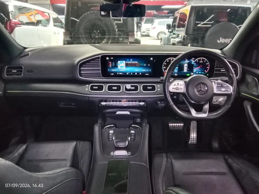 Foto Mobil Bekas Dashboard Mercedes-Benz GLE450 3.0 4MATIC AMG Line tahun 2021