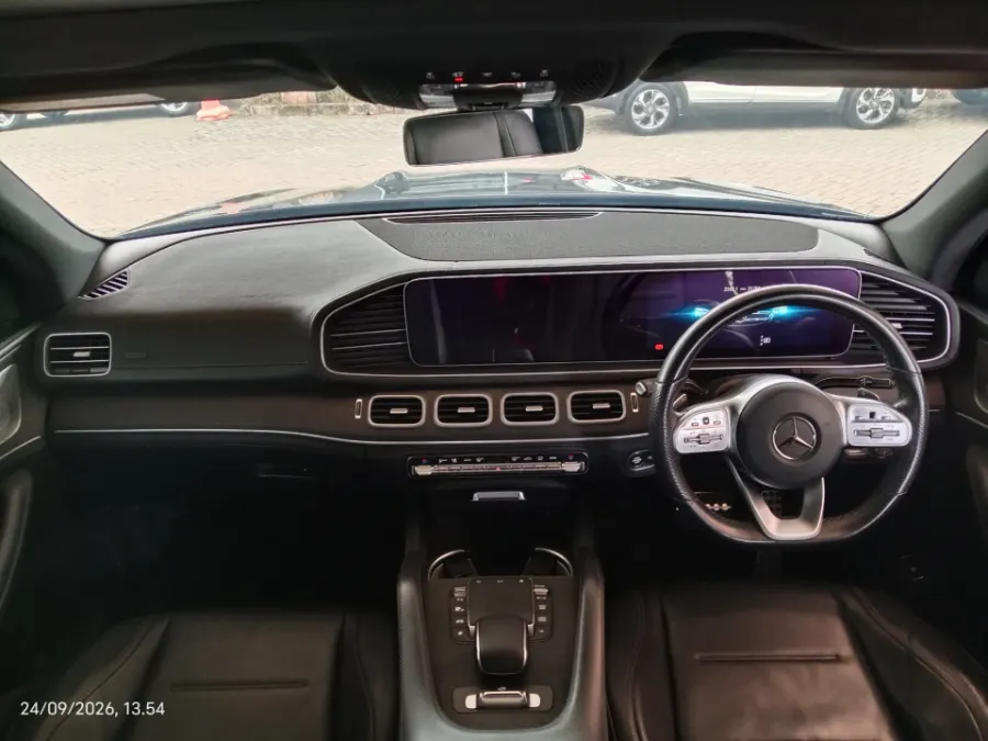 Foto Mobil Bekas Dashboard Mercedes-Benz GLE450 3.0 4MATIC AMG Line tahun 2021