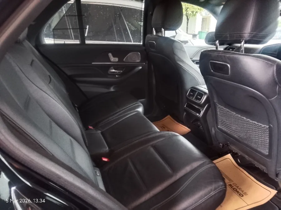 Foto Mobil Bekas Kabin Belakang Mercedes-Benz GLE450 3.0 4MATIC AMG Line tahun 2021