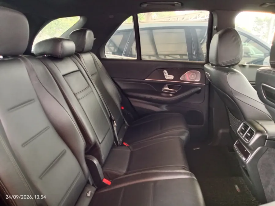 Foto Mobil Bekas Kabin Belakang Mercedes-Benz GLE450 3.0 4MATIC AMG Line tahun 2021
