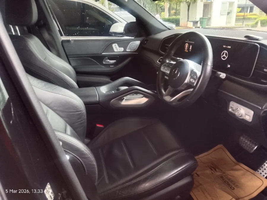 Foto Mobil Bekas Kabin Depan Mercedes-Benz GLE450 3.0 4MATIC AMG Line tahun 2021