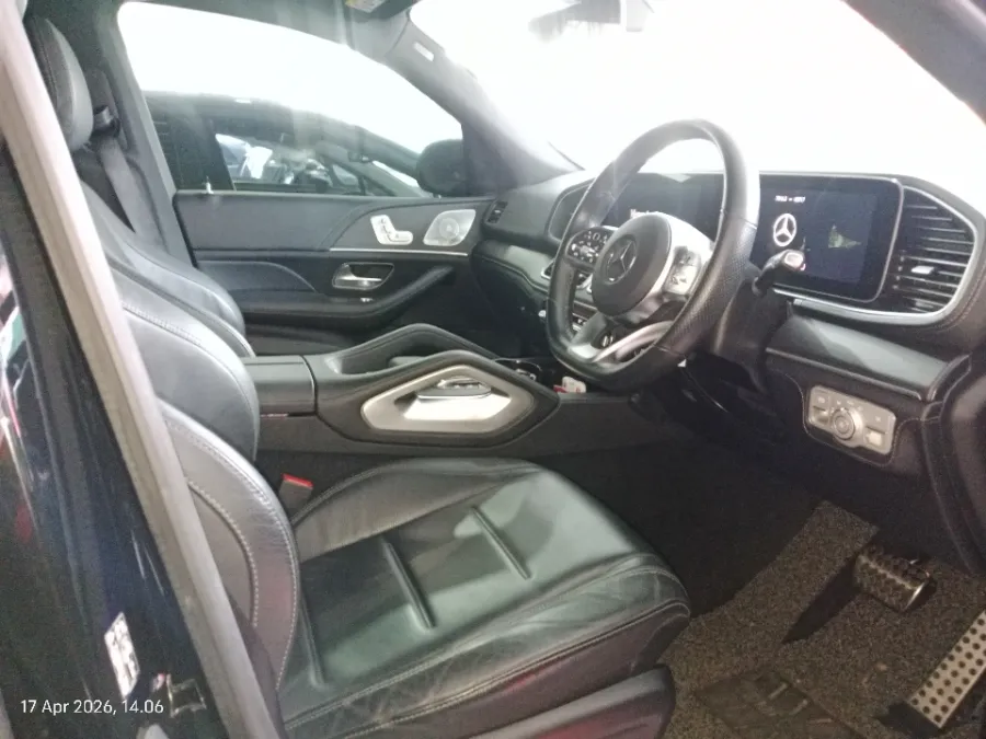 Foto Mobil Bekas Kabin Depan Mercedes-Benz GLE450 3.0 4MATIC AMG Line tahun 2021