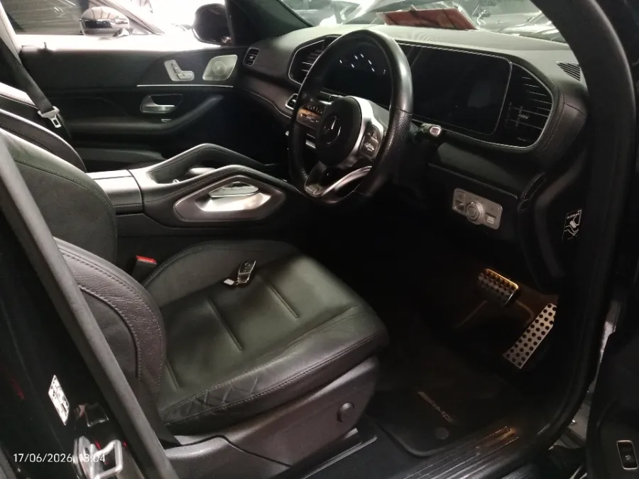 Foto Mobil Bekas Kabin Depan Mercedes-Benz GLE450 3.0 4MATIC AMG Line tahun 2021