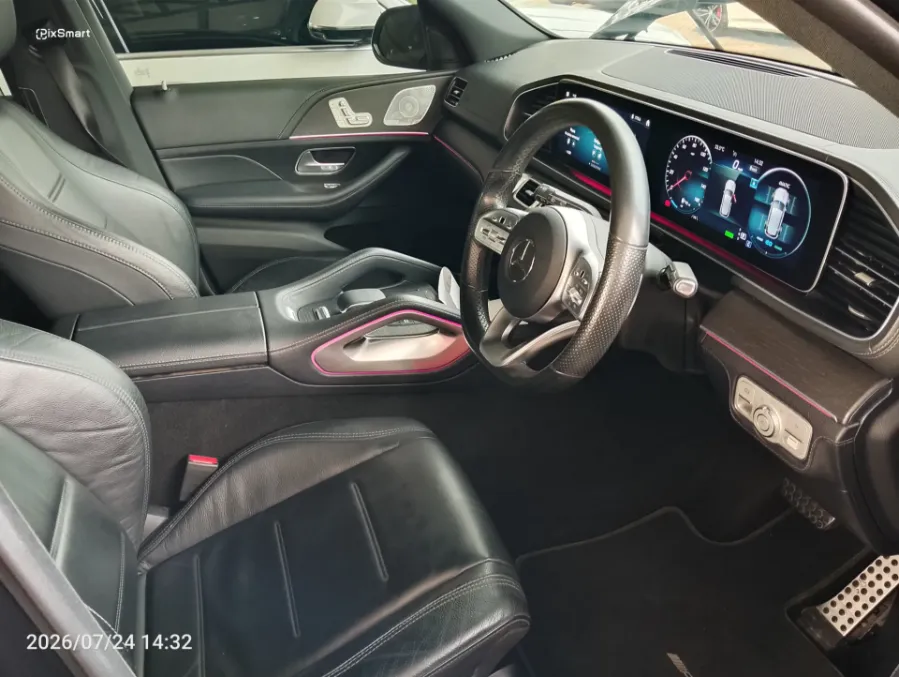 Foto Mobil Bekas Kabin Depan Mercedes-Benz GLE450 3.0 4MATIC AMG Line tahun 2021