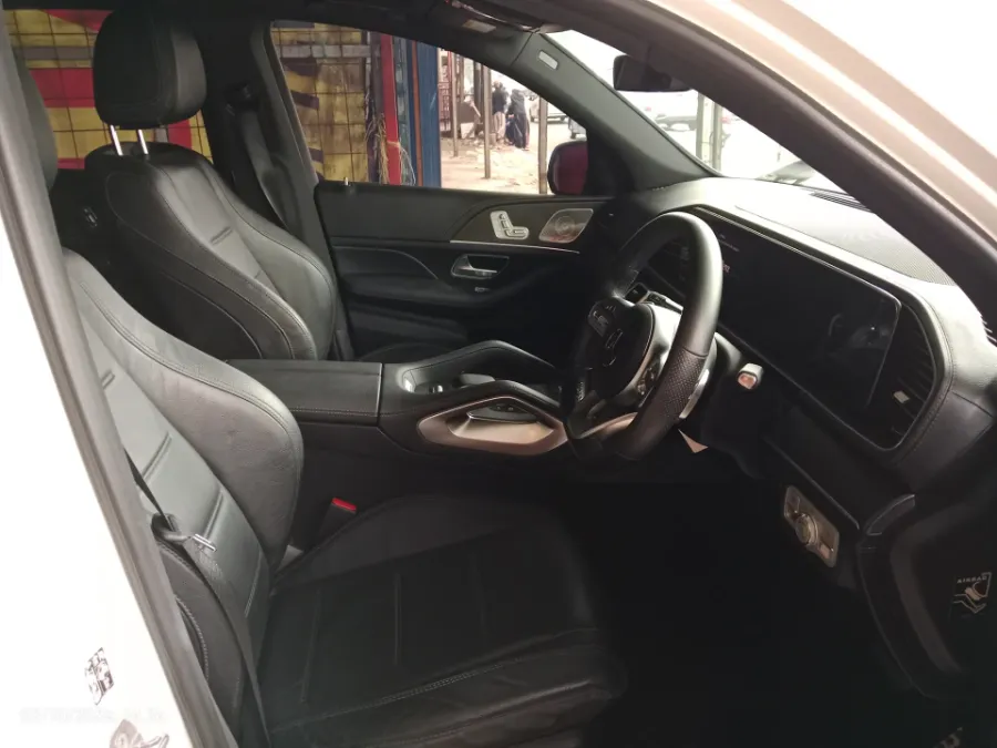 Foto Mobil Bekas Kabin Depan Mercedes-Benz GLE450 3.0 4MATIC AMG Line tahun 2021