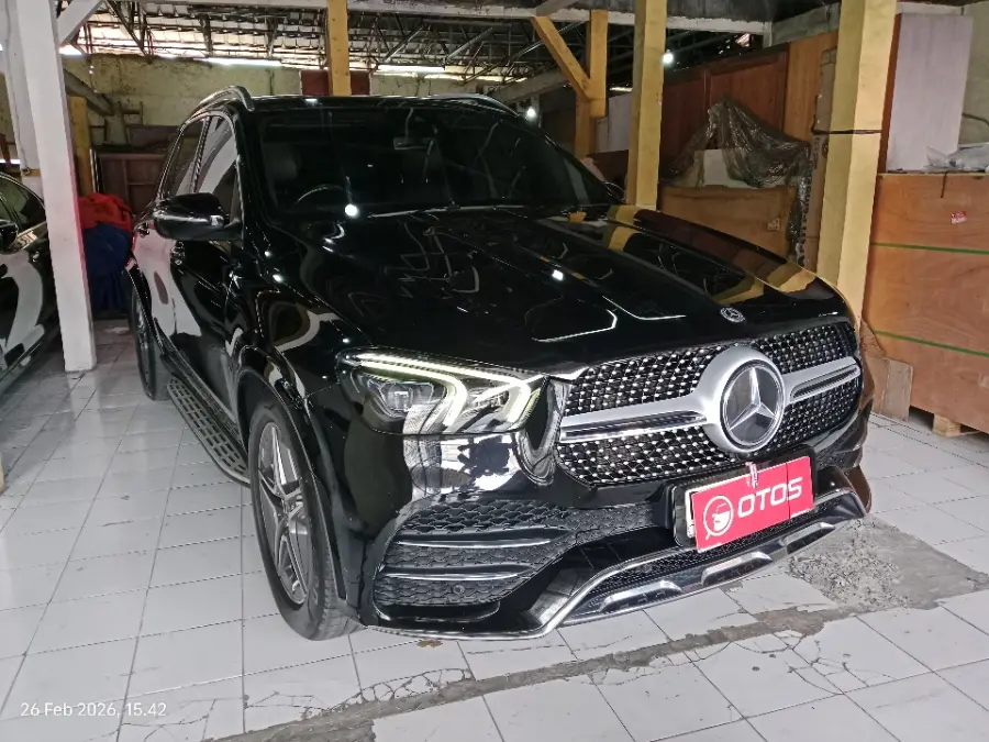 Foto Mobil Bekas Kanan Depan Mercedes-Benz GLE450 3.0 4MATIC AMG Line tahun 2021