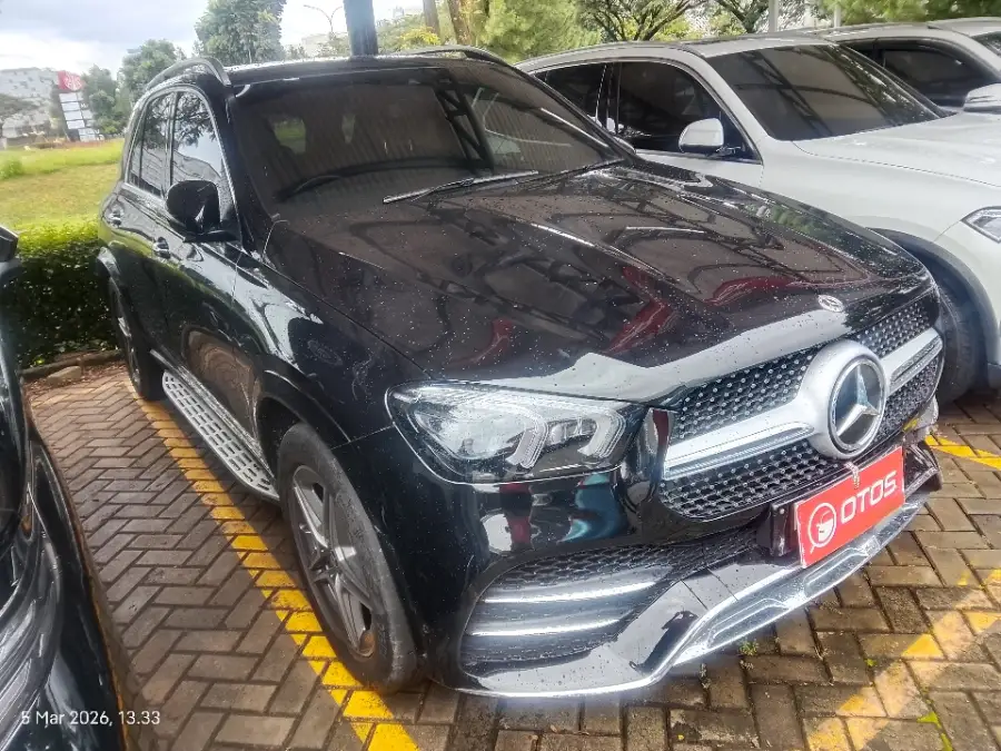 Foto Mobil Bekas Kanan Depan Mercedes-Benz GLE450 3.0 4MATIC AMG Line tahun 2021