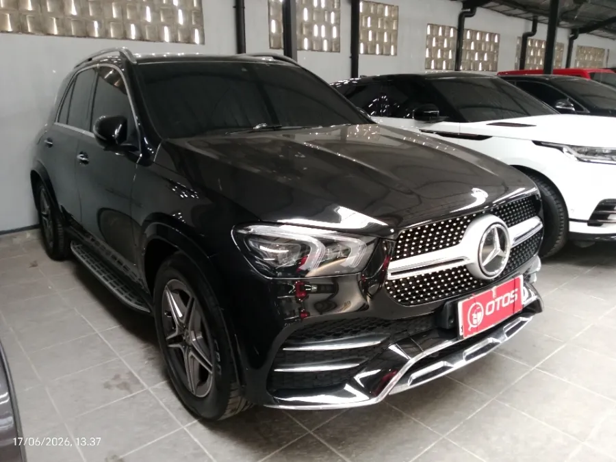 Foto Mobil Bekas Kanan Depan Mercedes-Benz GLE450 3.0 4MATIC AMG Line tahun 2021