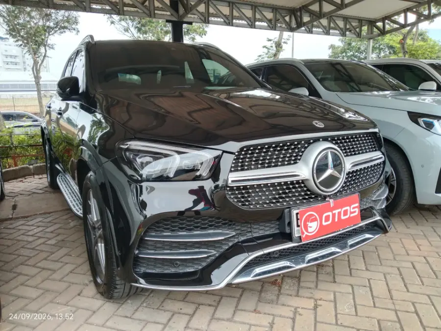 Foto Mobil Bekas Kanan Depan Mercedes-Benz GLE450 3.0 4MATIC AMG Line tahun 2021