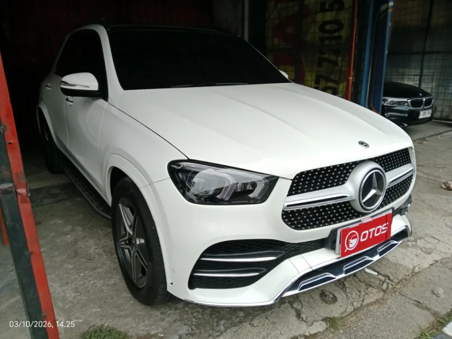 Foto Mobil Bekas Kanan Depan Mercedes-Benz GLE450 3.0 4MATIC AMG Line tahun 2021