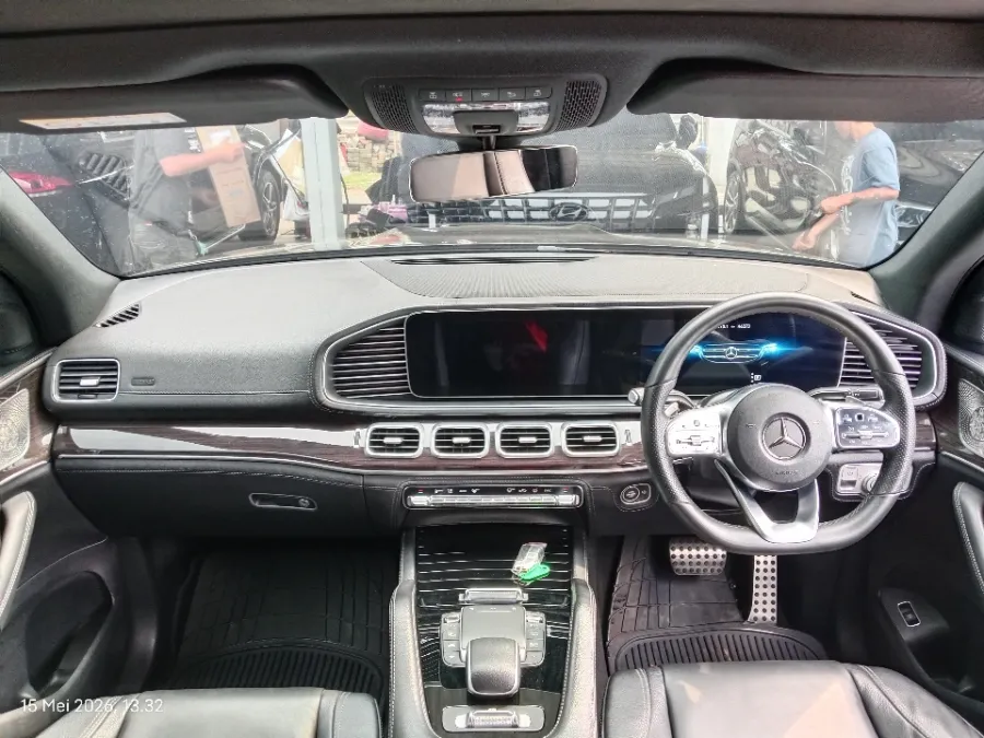 Foto Mobil Bekas Dashboard Mercedes-Benz GLE450 3.0 4MATIC AMG Line tahun 2022