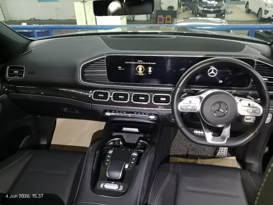 Foto Mobil Bekas Dashboard Mercedes-Benz GLE450 3.0 4MATIC AMG Line tahun 2022