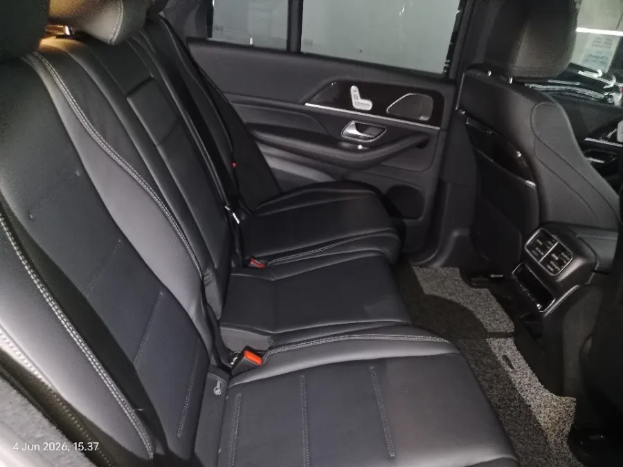 Foto Mobil Bekas Kabin Belakang Mercedes-Benz GLE450 3.0 4MATIC AMG Line tahun 2022