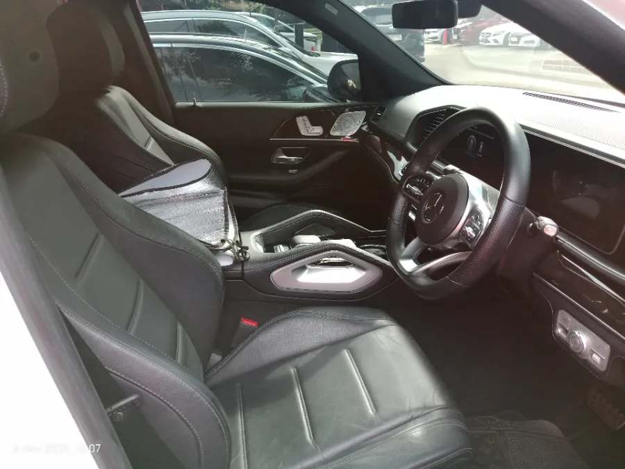 Foto Mobil Bekas Kabin Depan Mercedes-Benz GLE450 3.0 4MATIC AMG Line tahun 2022