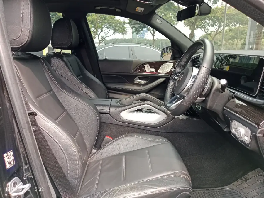 Foto Mobil Bekas Kabin Depan Mercedes-Benz GLE450 3.0 4MATIC AMG Line tahun 2022
