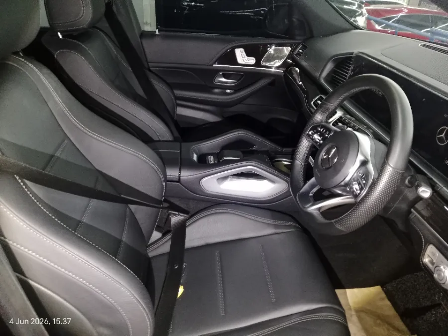 Foto Mobil Bekas Kabin Depan Mercedes-Benz GLE450 3.0 4MATIC AMG Line tahun 2022