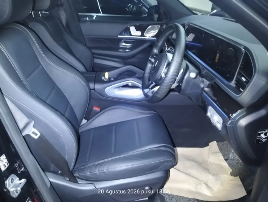 Foto Mobil Bekas Kabin Depan Mercedes-Benz GLE450 3.0 4MATIC AMG Line tahun 2022