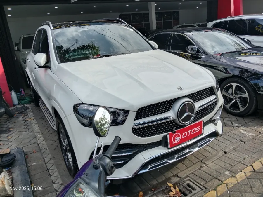 Foto Mobil Bekas Kanan Depan Mercedes-Benz GLE450 3.0 4MATIC AMG Line tahun 2022