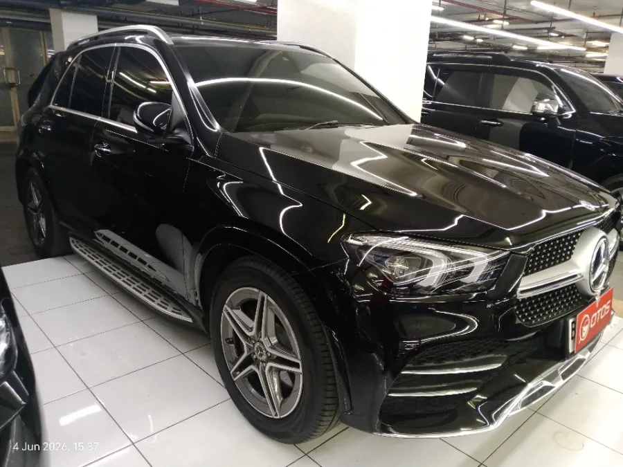 Foto Mobil Bekas Kanan Depan Mercedes-Benz GLE450 3.0 4MATIC AMG Line tahun 2022