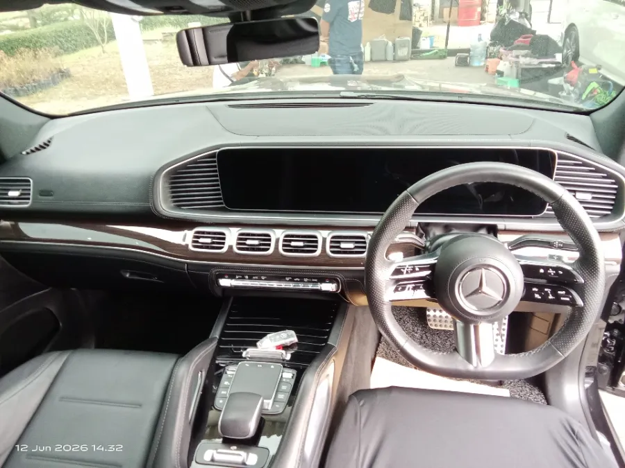 Foto Mobil Bekas Dashboard Mercedes-Benz GLE450 3.0 4MATIC AMG Line tahun 2023