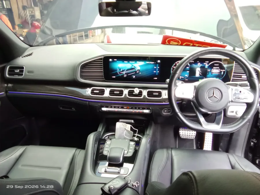 Foto Mobil Bekas Dashboard Mercedes-Benz GLE450 3.0 4MATIC AMG Line tahun 2023