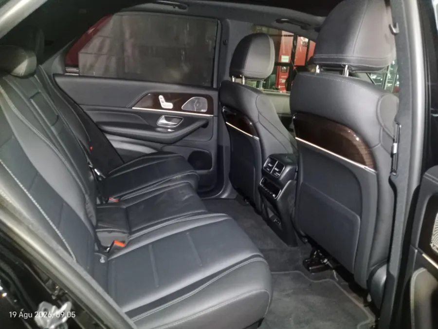 Foto Mobil Bekas Kabin Belakang Mercedes-Benz GLE450 3.0 4MATIC AMG Line tahun 2023
