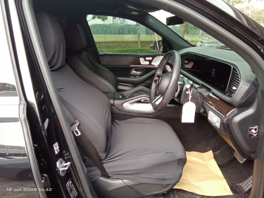 Foto Mobil Bekas Kabin Depan Mercedes-Benz GLE450 3.0 4MATIC AMG Line tahun 2023