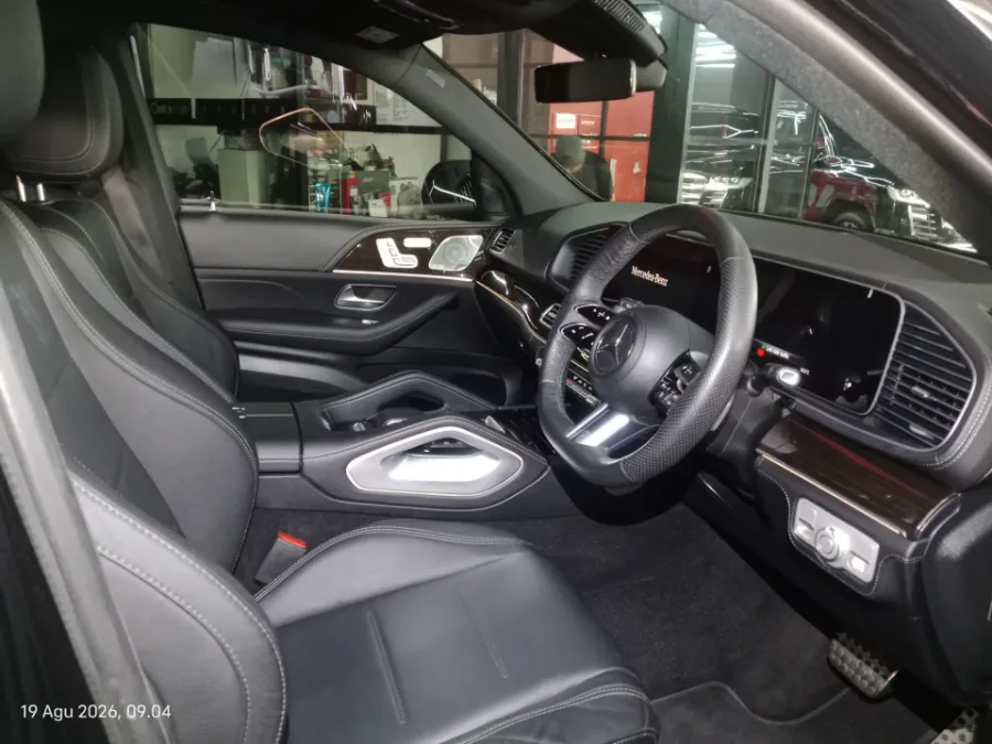 Foto Mobil Bekas Kabin Depan Mercedes-Benz GLE450 3.0 4MATIC AMG Line tahun 2023