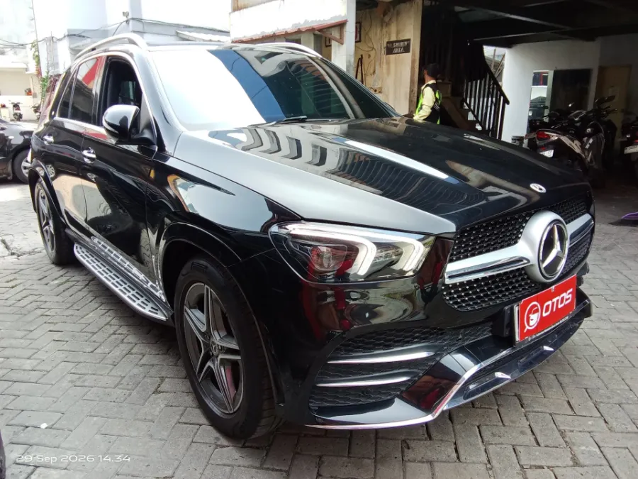 Foto Mobil Bekas Kanan Depan Mercedes-Benz GLE450 3.0 4MATIC AMG Line tahun 2023