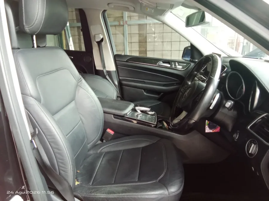 Foto Mobil Bekas Kabin Depan Mercedes-Benz GLS400 3.0 tahun 2016