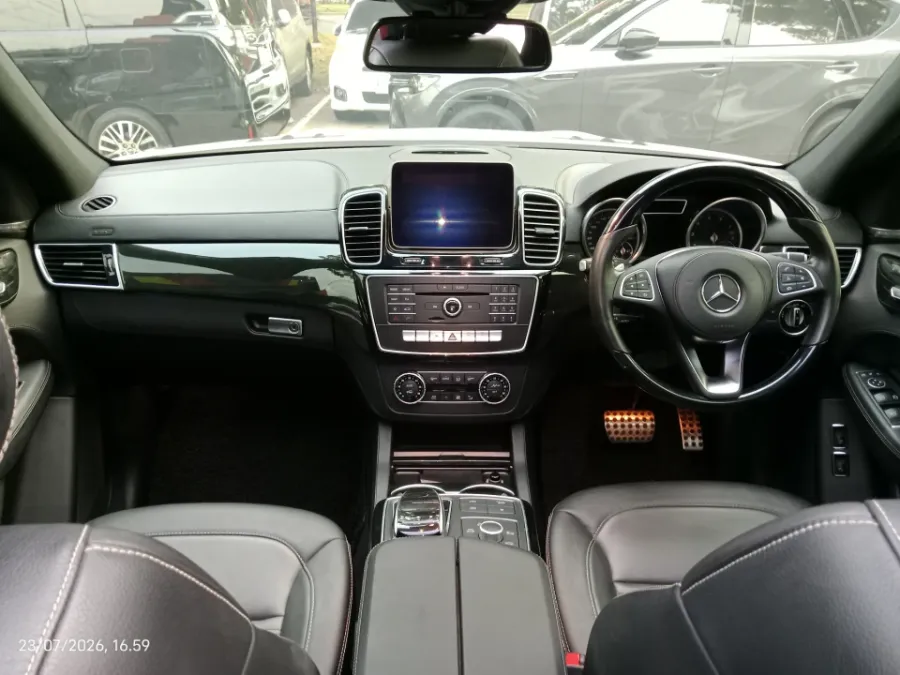 Foto Mobil Bekas Dashboard Mercedes-Benz GLS400 3.0 AMG tahun 2018
