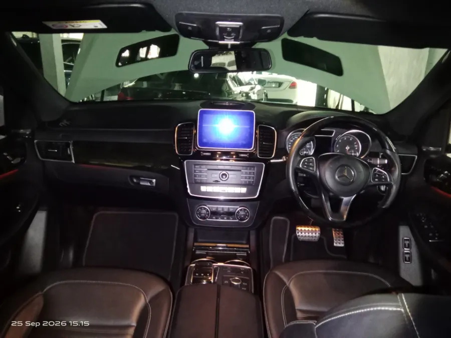 Foto Mobil Bekas Dashboard Mercedes-Benz GLS400 3.0 AMG tahun 2018