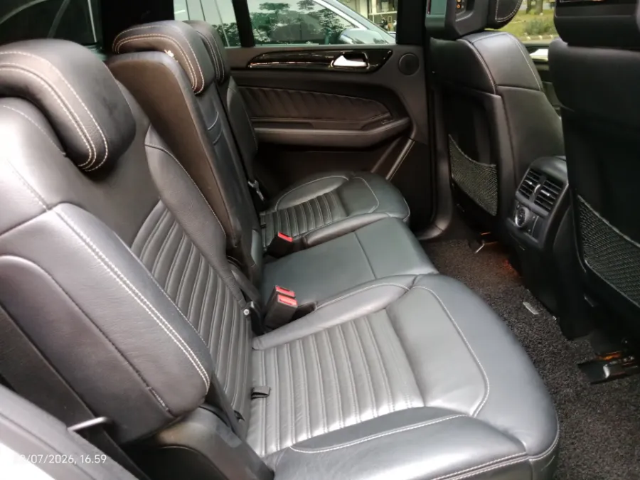 Foto Mobil Bekas Kabin Belakang Mercedes-Benz GLS400 3.0 AMG tahun 2018