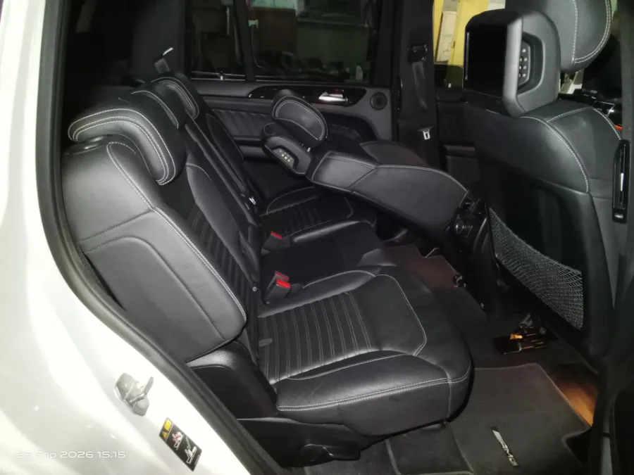 Foto Mobil Bekas Kabin Belakang Mercedes-Benz GLS400 3.0 AMG tahun 2018