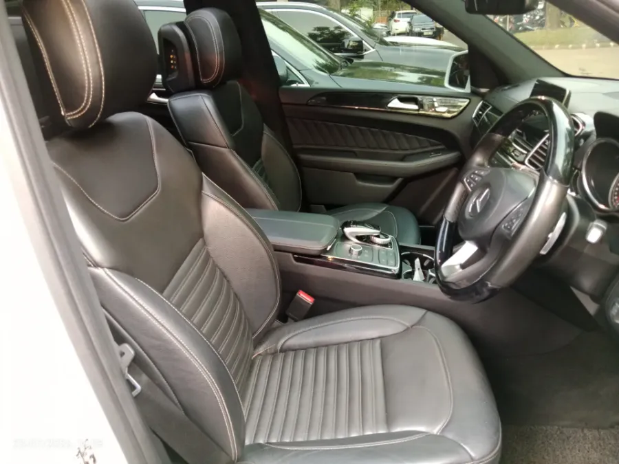 Foto Mobil Bekas Kabin Depan Mercedes-Benz GLS400 3.0 AMG tahun 2018