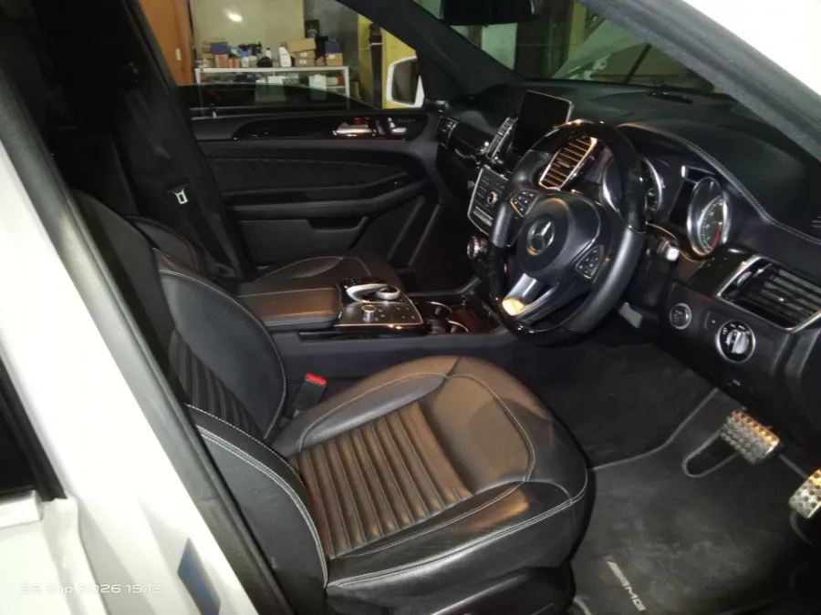 Foto Mobil Bekas Kabin Depan Mercedes-Benz GLS400 3.0 AMG tahun 2018