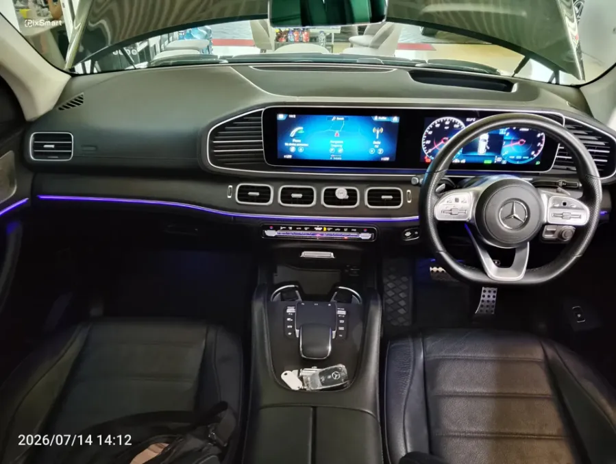Foto Mobil Bekas Dashboard Mercedes-Benz GLS450 3.0 4MATIC AMG Line tahun 2021