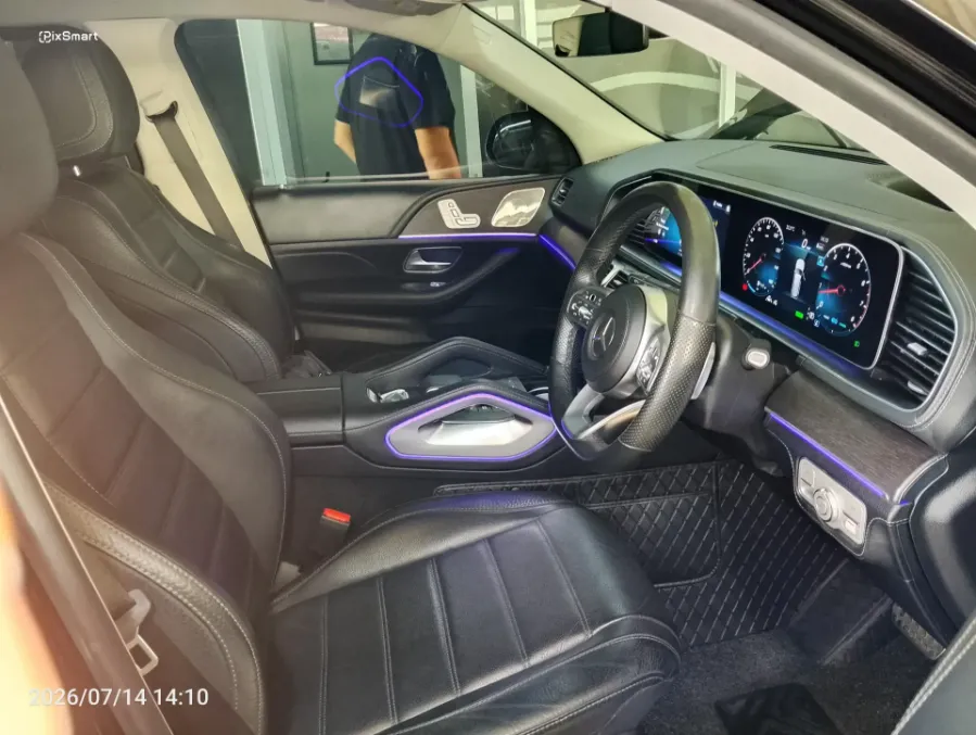 Foto Mobil Bekas Kabin Depan Mercedes-Benz GLS450 3.0 4MATIC AMG Line tahun 2021