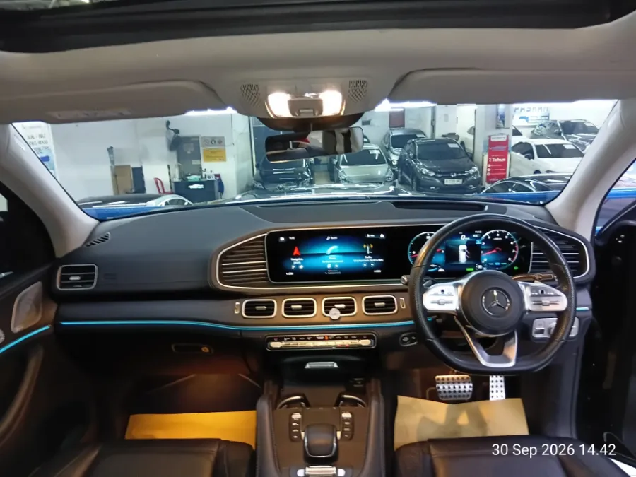 Foto Mobil Bekas Dashboard Mercedes-Benz GLS450 3.0 4MATIC AMG Line tahun 2022