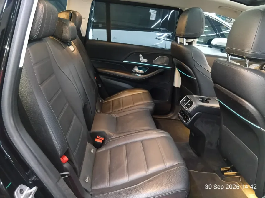 Foto Mobil Bekas Kabin Belakang Mercedes-Benz GLS450 3.0 4MATIC AMG Line tahun 2022