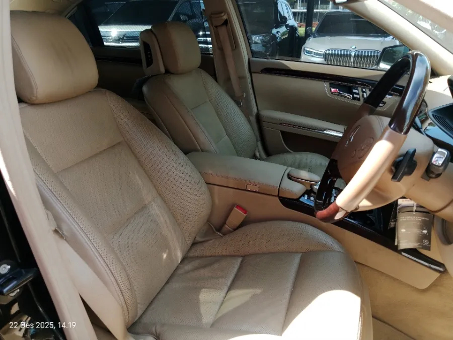 Foto Mobil Bekas Kabin Depan Mercedes-Benz S350L 3.5 CGI tahun 2011