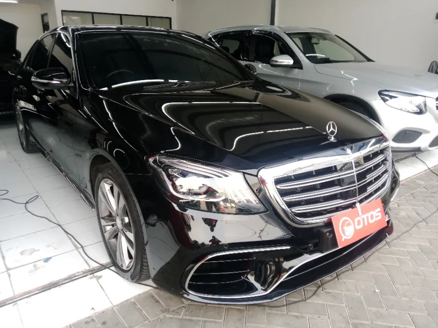 Foto Mobil Bekas Kanan Depan Mercedes-Benz S400 3.0 tahun 2016