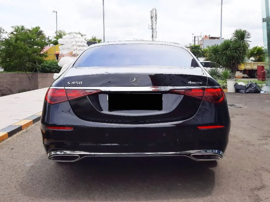 Foto Mobil Bekas Tampak Belakang Mercedes-Benz S450L 3.0 V223 tahun 2022