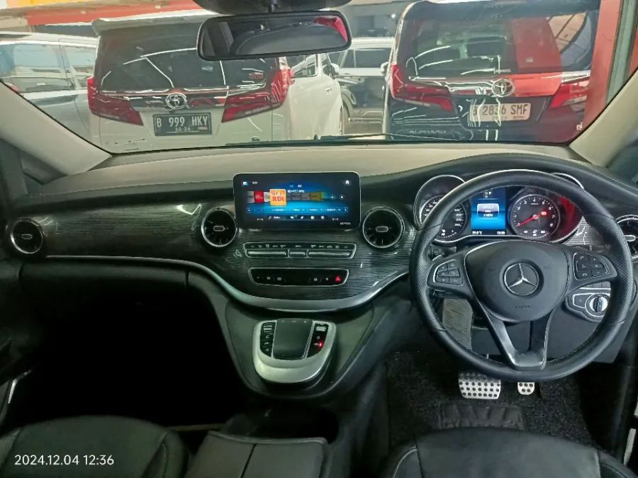 Foto Mobil Bekas Dashboard Mercedes-Benz V250 2.0 Avantgarde tahun 2021