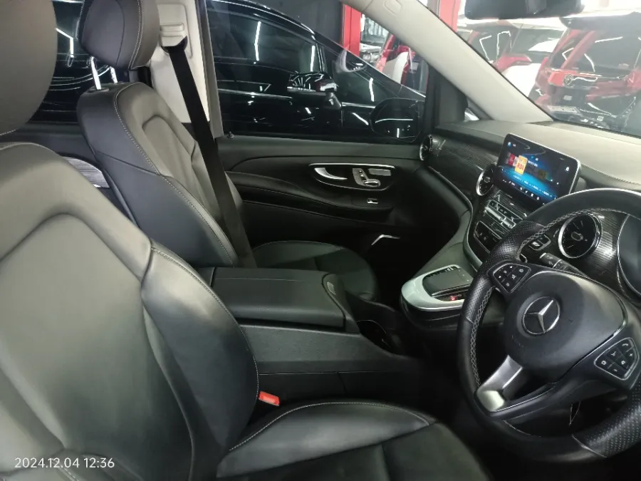 Foto Mobil Bekas Kabin Depan Mercedes-Benz V250 2.0 Avantgarde tahun 2021